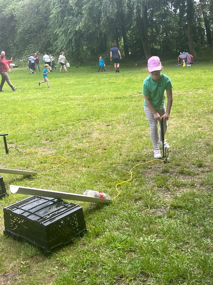 3rdwashscouts's tweet photo. Did you enjoy our FUN day out? We had a range of fun activities for families to enjoy. #3rdWashingtonAGM #CrateStacking #WaterRockets https://t.co/0KMyFOi5eI