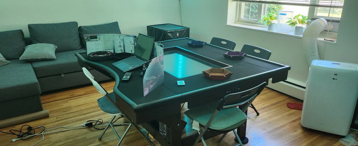 MawrtalNinja's tweet photo. December 2021, I came back home for the holidays and asked my dad to help build a D&D table for my apartment. Mind you, he had no idea what D&D was.
Now it's been 1.5 years of making epic D&D memories with some wonderful folks at this beast of a table!
#DnD #TTRPGs #dndtable https://t.co/Z0Xc1jK6OH