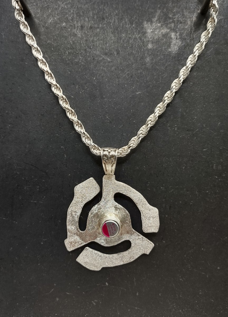 shadowrose00's tweet photo. DJ Cyberpunk spin those 45's! #art meets #happy
Check it out in my Etsy store and thanks :)!
https://t.co/jAwWfA6Cr7
#bestoftheday #followme #silvernecklace #silverpendant #steampunk #45adapter #smallbusiness #smallbusinessowner #silverjewelry #retrojewlry https://t.co/Ja4bA2YTD0
