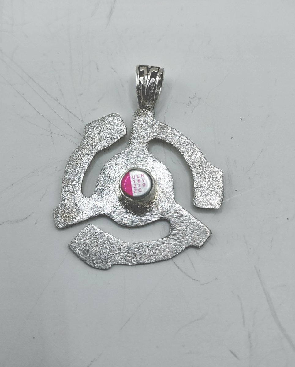 shadowrose00's tweet photo. DJ Cyberpunk spin those 45's! #art meets #happy
Check it out in my Etsy store and thanks :)!
https://t.co/jAwWfA6Cr7
#bestoftheday #followme #silvernecklace #silverpendant #steampunk #45adapter #smallbusiness #smallbusinessowner #silverjewelry #retrojewlry https://t.co/Ja4bA2YTD0