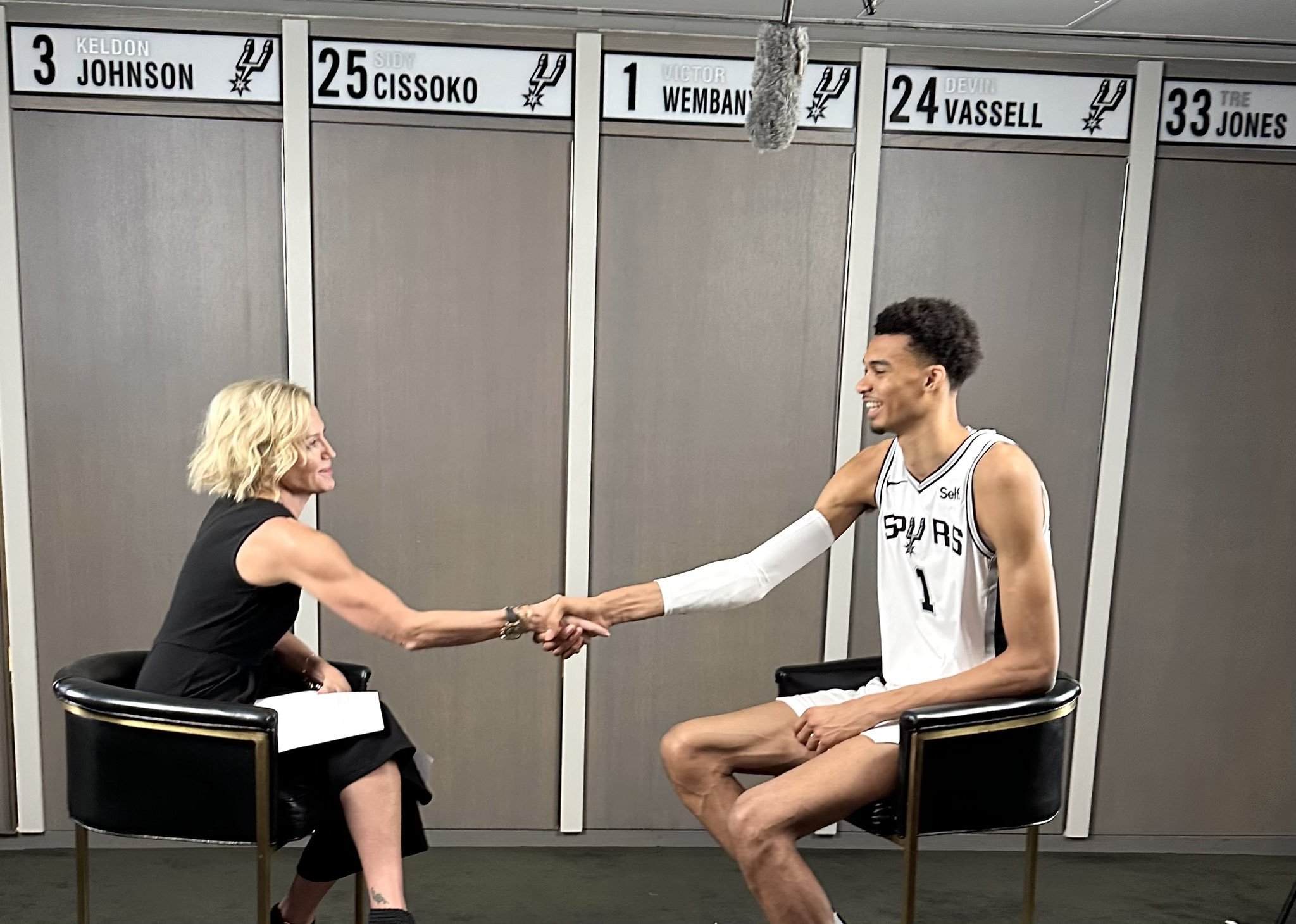 Michelle beadle spurs top