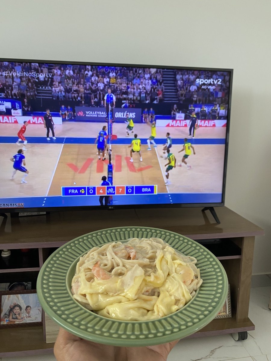 rumennig's tweet photo. Sem perder um lance do jogão: Brasil contra França 💙🏐💪🏻 Vaaaaaai Brasil!!! #VoleiNoSporTV https://t.co/KfMivACvzO