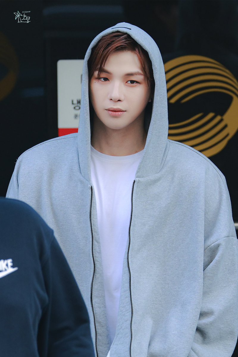 daniel_illusion's tweet photo. 2023.06.23 뮤뱅 퇴근길 HQ
어깨 뭔데;;
눈빛 뭔데;;
얼굴 뭔데;;
#강다니엘 #강다녤 #kangdaniel https://t.co/ZElR6ge5kO