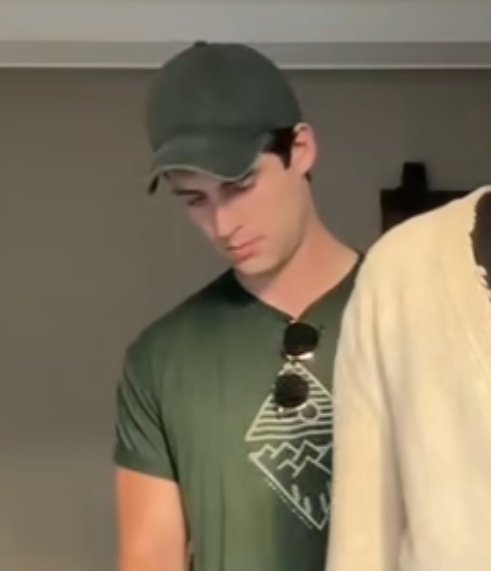 David Corenswet recentemente apareceu sem barba e com o cabelo preto no tiktok de um amigo 👀 

#SupermanLegacy