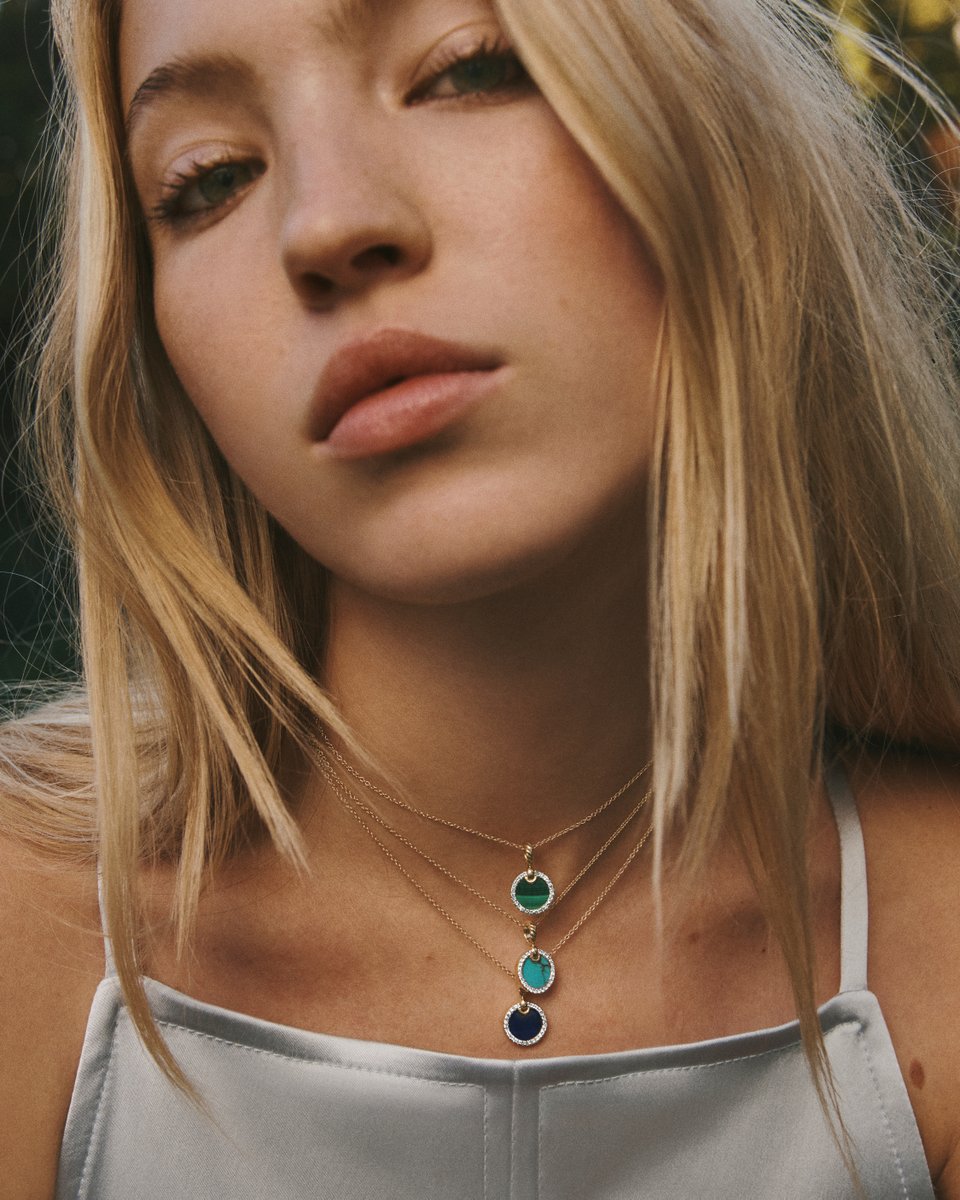 Cool girl Lila Moss wears Petite DY Elements®, a smaller, more delicate expression of our DY Elements® Amulets.

#DavidYurman

bit.ly/3CHRZsc