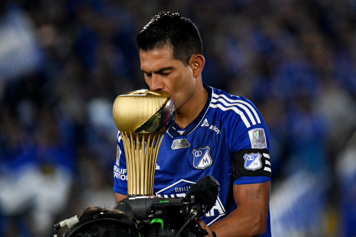 LPEmbajadora's tweet photo. Ganaron 2 títulos de Liga 🌟🌟 con #Millonarios Ⓜ️:

➔ Willington #Ortiz: 72 y 78

➔ Alejandro #Brand: 72 y 78

➔ Jaime #Morón: 72 y 78

➔ Miguel #Prince: 87 y 88

➔ Mario #Vanemerak 🇦🇷: 87 y 88

➔ David #MackalisterSilva: 17-2 y 23-1

Bienvenido a la 𝙃𝙄𝙎𝙏𝙊𝙍𝙄𝘼 ©️💙 https://t.co/46KalK6TeV