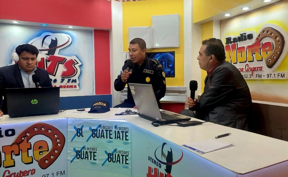PNC visita radio Stereo Hits 96.7 en Cobán, Alta Verapaz, en donde se trata temas de seguridad y personal desplegado en los distintos centros de votación, así como se le recalca a la población no portar armas de fuego durante esta fiesta cívica, ni consumir bebidas alcohólicas.