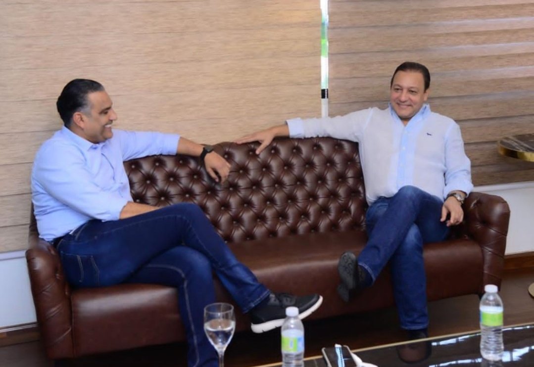 Jgrullon26's tweet photo. Tranquilidad en dos líderes están adueñados del corazón del pueblo.

¡Juntos por Santo Domingo Este!

@AbelMartinezD Presidente 🇩🇴
@AlbertoTejeda_ Alcalde ✌️

#Abel24 https://t.co/l0JA05zZdu