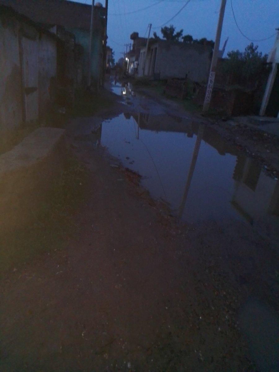 Mayankvgtik's tweet photo. @DMMoradabad ग्राम भीकनपुर असदलपुर जनपद मुरादाबाद का बिजली घर संपर्क मार्ग वर्ष भर इसी अवस्था में रहता है।
कई बार जनसुनवाई पर शिकायत करने पर भी समस्या बनी हुई है 
श्रीमानजी कृपया करके समस्या का समाधान करवाने की कृपा करें धन्यवाद https://t.co/p3DM0SH1ry