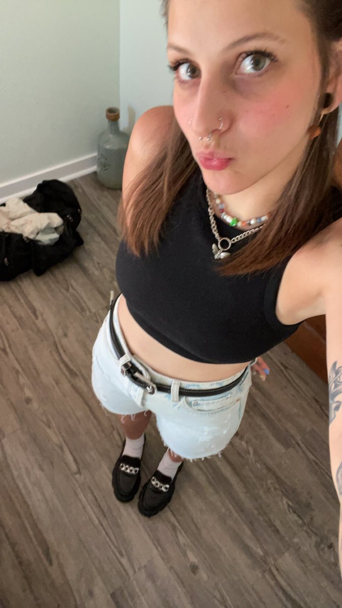 MarliKatee's tweet photo. living in this outfit! https://t.co/spD5TOV11s
