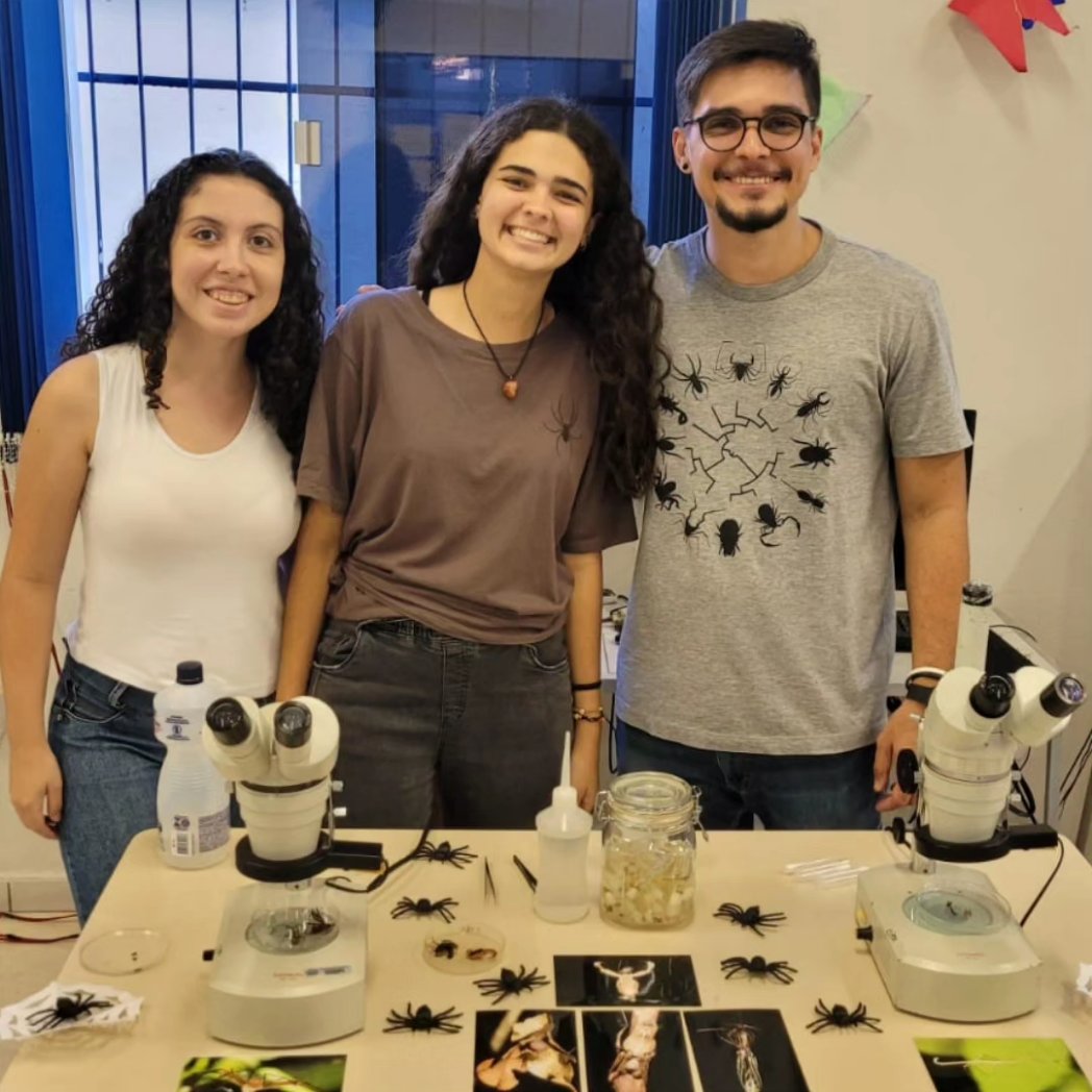 riosdeciencia's tweet photo. Oficina de educação ambiental sobre aranhas na Escola Estadual João Pinheiro, em Ituiutaba, MG #NEPEE #UEMG #Educação #EducaçãoAmbiental #Extensão https://t.co/0lat0LAYnr