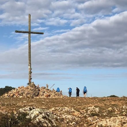 citatapuerca's tweet photo. Después de #Atapuerca y ascendiendo el #peregrino que realiza el #CaminodeSantiago la #SierradeAtapuerca, se encuentra el alto de #Matagrande, donde hay una enorme cruz de madera, desde aquí contemplamos todo el valle del río Pico y a lo lejos #Burgos.
@CyLesVida @CITAtapuerca https://t.co/Uzclqp7WAr