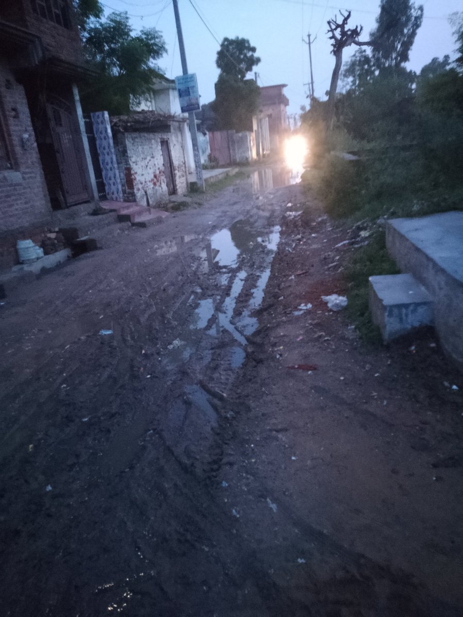 Mayankvgtik's tweet photo. @Cdomoradabad ग्राम भीकनपुर असदलपुर जनपद मुरादाबाद का बिजली घर संपर्क मार्ग वर्ष भर इसी अवस्था में रहता है।
कई बार जनसुनवाई पर शिकायत करने पर भी समस्या बनी हुई है 
श्रीमानजी कृपया करके समस्या का समाधान करवाने की कृपा करें
धन्यवाद https://t.co/K1uevoIfcw
