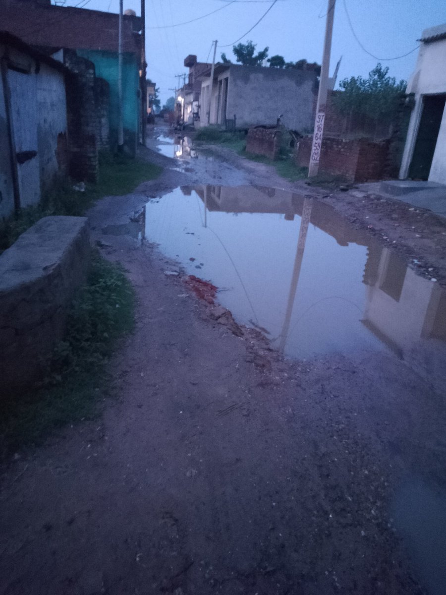 Mayankvgtik's tweet photo. @Cdomoradabad ग्राम भीकनपुर असदलपुर जनपद मुरादाबाद का बिजली घर संपर्क मार्ग वर्ष भर इसी अवस्था में रहता है।
कई बार जनसुनवाई पर शिकायत करने पर भी समस्या बनी हुई है 
श्रीमानजी कृपया करके समस्या का समाधान करवाने की कृपा करें
धन्यवाद https://t.co/K1uevoIfcw