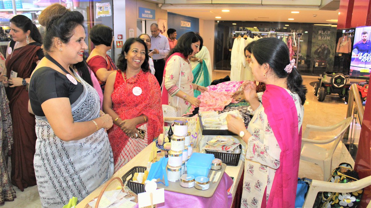 IaSouthern's tweet photo. Craft Connections
Hamari Kahani Hasta Kala Ki Zubani

Exhibition by #VeerNaris &amp; Lady entrepreneurs of #SouthernStar #AWWA inaugurated at #SGSMall by Ex-Officio Regional President.The stalls narrated their unique story reflecting passion, dedication &amp; talent of incredible artists https://t.co/N4hMiwyy6o