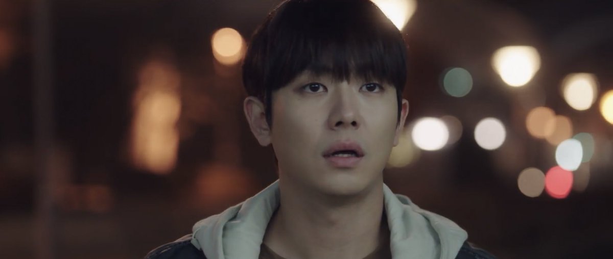 kenthusiastic10's tweet photo. “It’s pointless to be considerate to someone who doesn’t value me.” Wise words to live by. His hesitation to cross the street tells you where his priorities are. Good riddance. #KingTheLand #KingTheLandEp4 #Junho #YoonA #LeeJunho #ImYoonA https://t.co/JOmrQGvftm