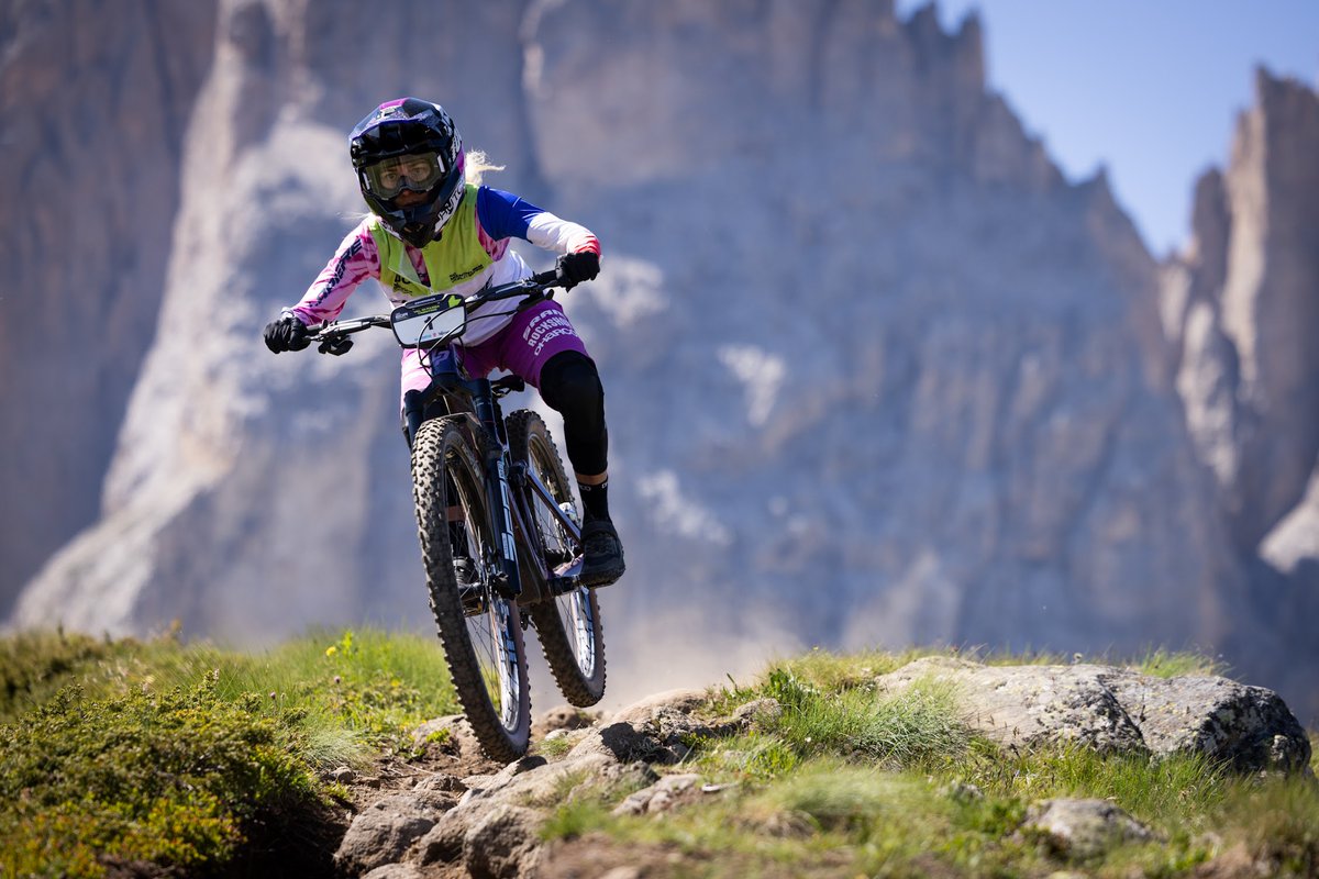 Courdurier flying towards her third Women Elite EDR win of the season 🚀 

Can the 2022 champ defend her title again this year? 

📸 @MTBworldseries | #MTBWorldCup