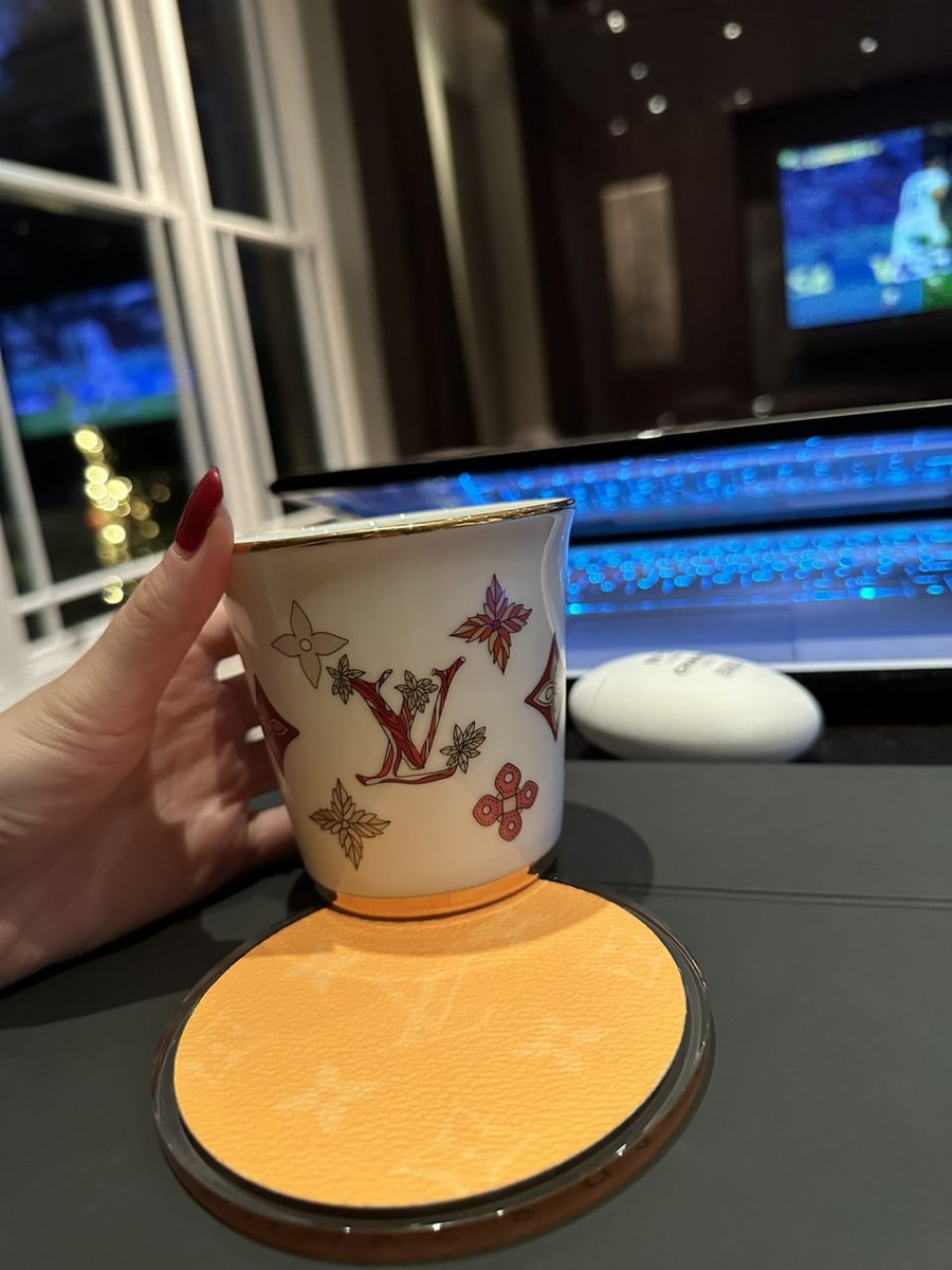 Life is like a cup of tea, can not be bitter for life, but to be bitter for a while.🍵