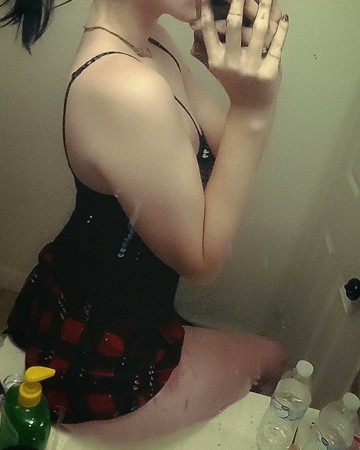 divinityO5's tweet photo. Wouldn't you just love to see more🌹

#Content #sellincontent #findom #sugarbaby https://t.co/dgdb2fuT6z