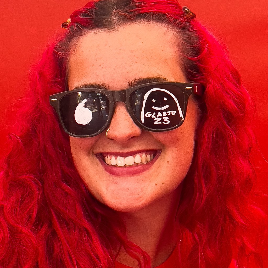 VodafoneUK's tweet photo. Sunday at @glastonbury has us feeling cool and connected 😎 

#FeelTheConnection https://t.co/ndE2NKsEYy