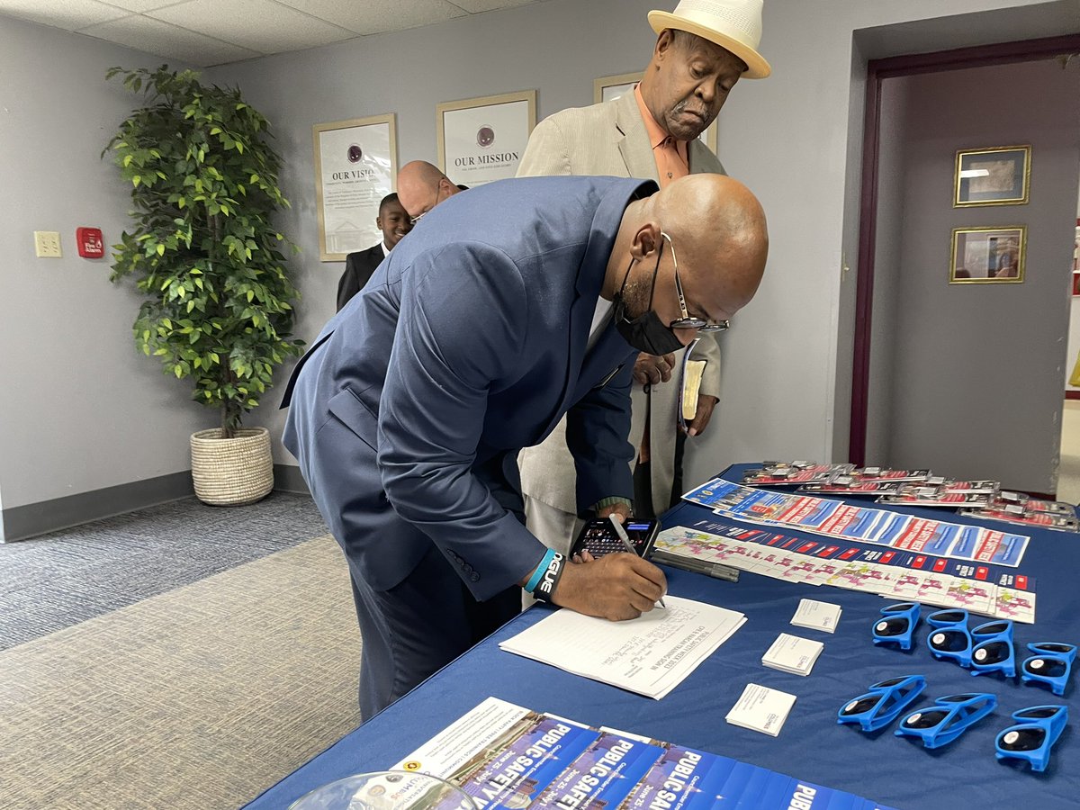 Emmanuel V. Remy tweet media