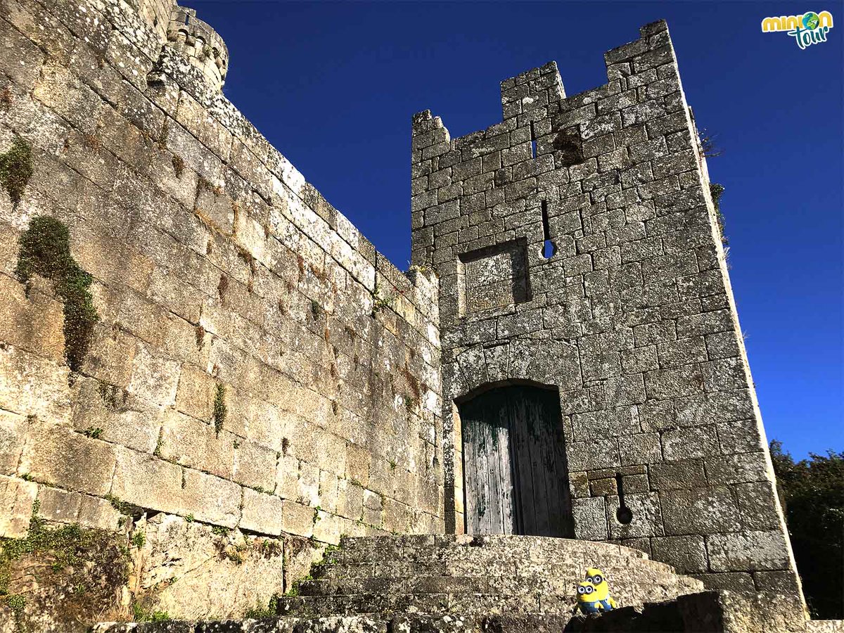 El castillo de #CastroCaldelas tiene más de 600 años y lo construyó el señor de Lemos y Sarria ⚒, Pedro Fernández de Castro. ¿Sabes en qué zona está? 🤔 En la #RibeiraSacra 😍 👉 bit.ly/CastroCaldelas @LosPueblosmbe @Inordeourense @RibeiraSacra_ @ribeirasacraCT @Turgalicia