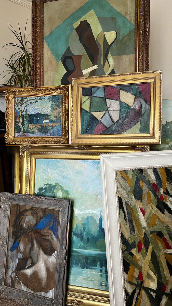 Vintage paintings all loaded for RUNWAY MONDAY tomorrow at Newark @IACFAntiqueFair 

Just a small selection of our usual eclectic curation.

Find us at stand 55 on the main runway 🖼️❤️

#vintagepaintings
#Vintage4Sale 
#RunwayMonday 
#AntiquesFair