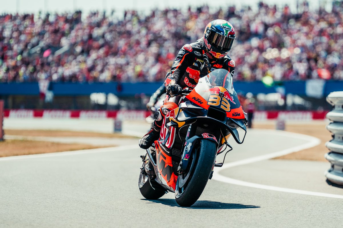 KTM_Racing's tweet image. 🤏 THIS CLOSE.

We’ll get that Prosecco next year, Bru. Third time lucky! 👊