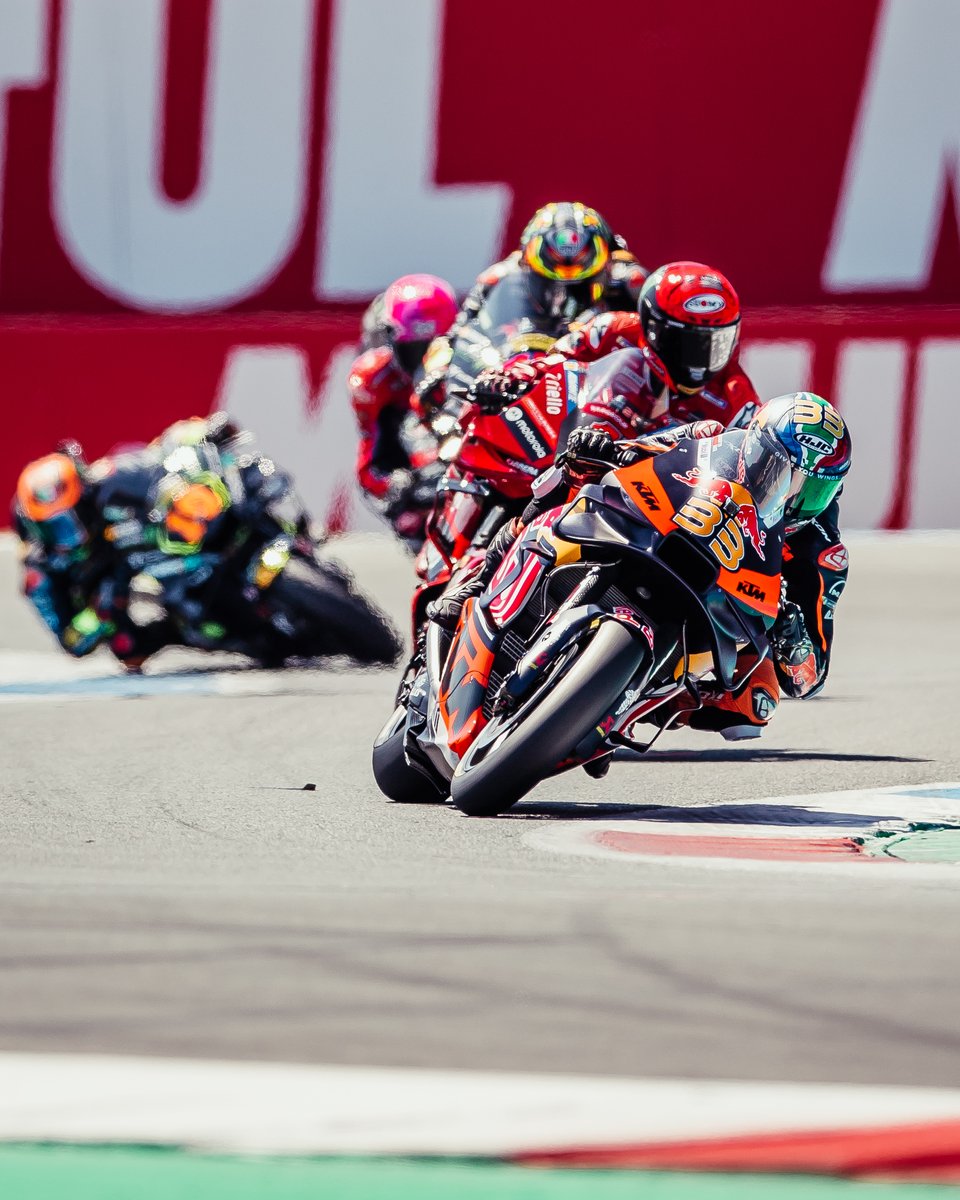 KTM_Racing's tweet image. 🤏 THIS CLOSE.

We’ll get that Prosecco next year, Bru. Third time lucky! 👊