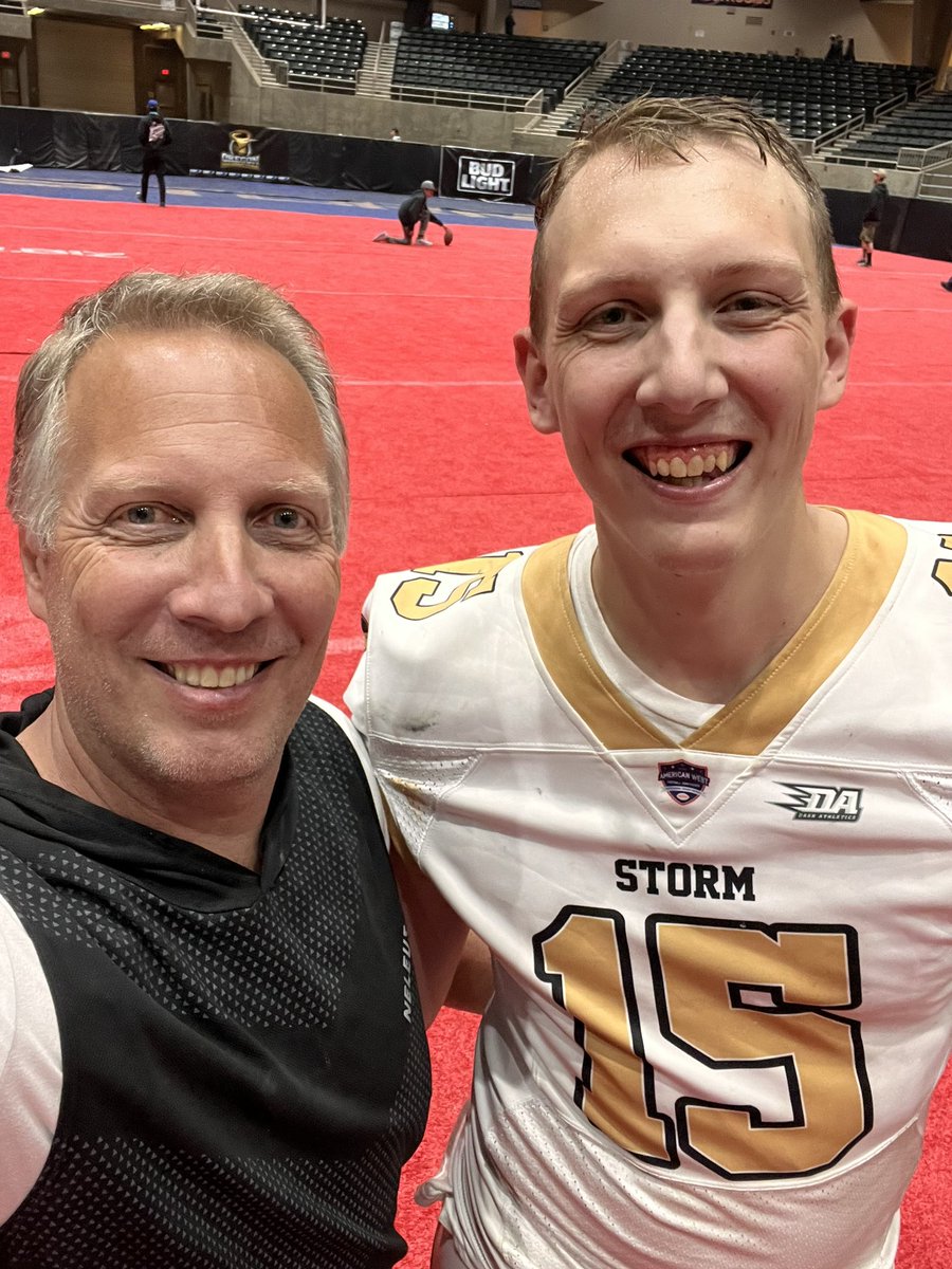 NukemGunny's tweet image. 1st experience at an Arena FB Game and it was electric to watch…great game guys and see ya in Idaho👊🏼🙌🏼🏈🏆