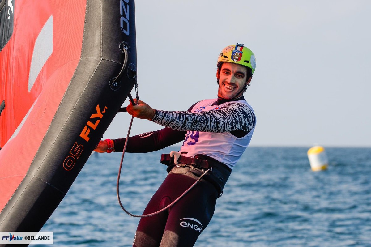 FFVoile's tweet photo. 𝗤𝘂𝗲𝗹𝗹𝗲 𝗷𝗼𝘂𝗿𝗻𝗲́𝗲 ! 🤯

🌬️ Du vent, du soleil, des courses qui se succèdent et des sourires sur les visages ! Tous les éléments étaient alignés pour nous offrir un grand spectacle 🙌

🏄 Tous ont pu concourir face à la côte Gâvraise ce dimanche !

#ENGIEKT23 https://t.co/qiyjPxQsgI