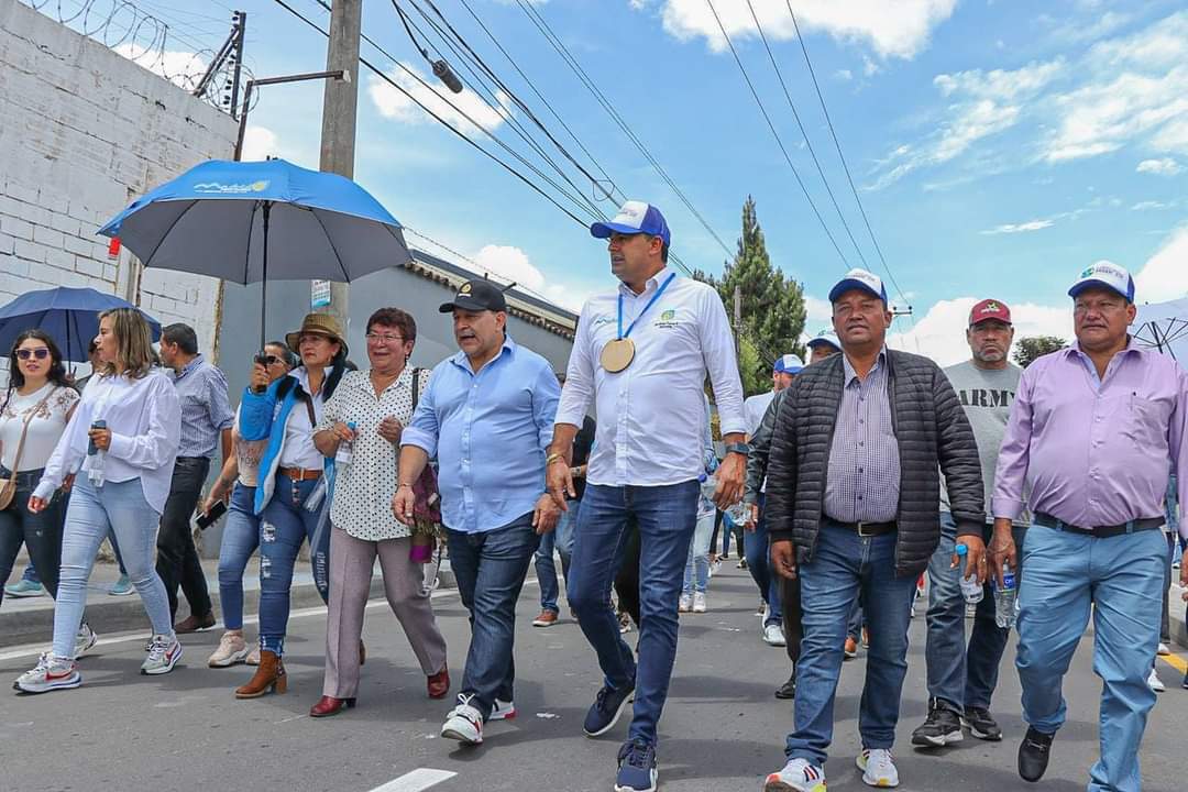 #Infraestructura || Orgulloso de entregar a la comunidad el proyecto vial más importante en la historia de Madrid:
• $9.500 mill. invertidos
• 3.2 km de vías modernizadas
• 43 luminarias solar y LED
• 1 km de ciclorutas y separadores 
• 7.000 m² de andenes y ornato
#Calle15