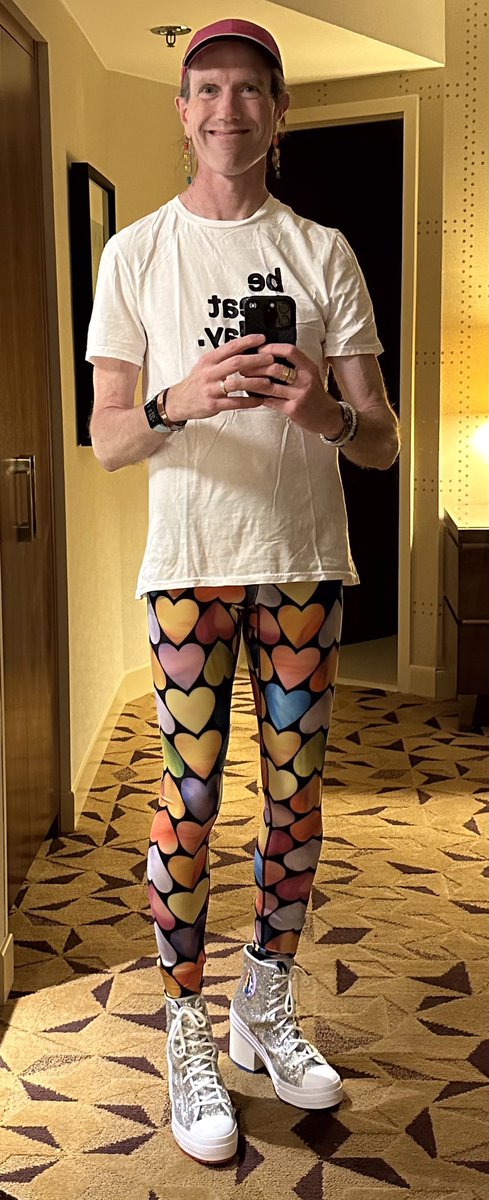 ProfKevinFrick's tweet image. Took a little time away from the conference in Seattle to briefly be my even more colorful self and catch some of Seattle’s pride parade. A beautiful sea of diverse colors.  Now, back to the conference.