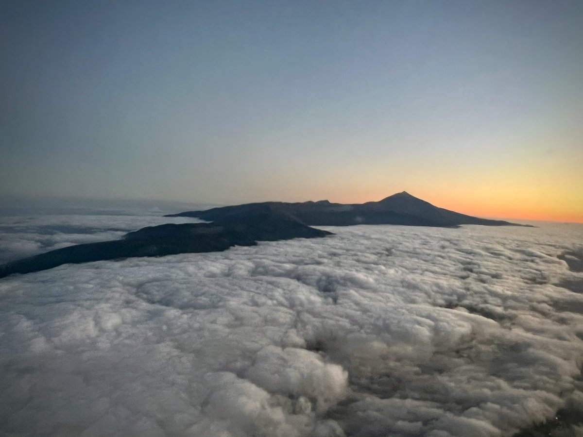 Sunset 🌅 #sunset #magic #teide #tenerife #avgeek #canaries #canarias #sky #aviation