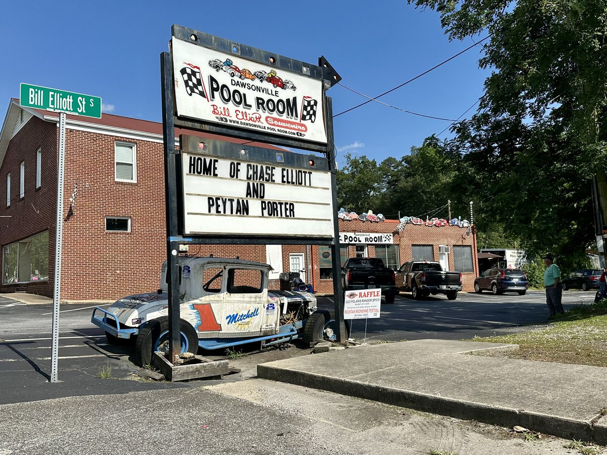 frostyriver's tweet photo. @DawsonPoolRoom we were on vacation in Blue Ridge from PA yesterday, and my husband surprised us by taking us on our first trip to Dawsonville. As lifelong Elliott fans, we had to make a few stops, including lunch and the GHOF. What a great day! https://t.co/Ukcow8fqgu