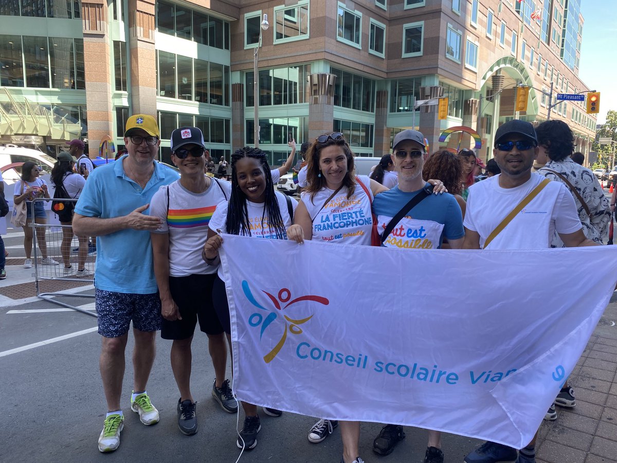 Super équipe du ⁦⁦⁦<a href="/CSViamonde/">CS Viamonde</a>⁩ qui se prépare à défiler 🏳️‍🌈🏳️‍🌈🏳️‍🌈