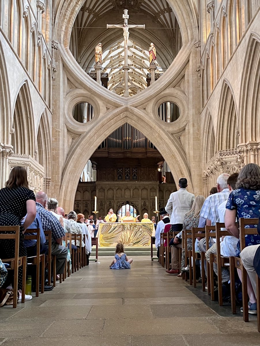 craigpsinclair's tweet photo. My favourite photo from today’s Ordination of Deacons @BathWells https://t.co/3gwBYbhi0H