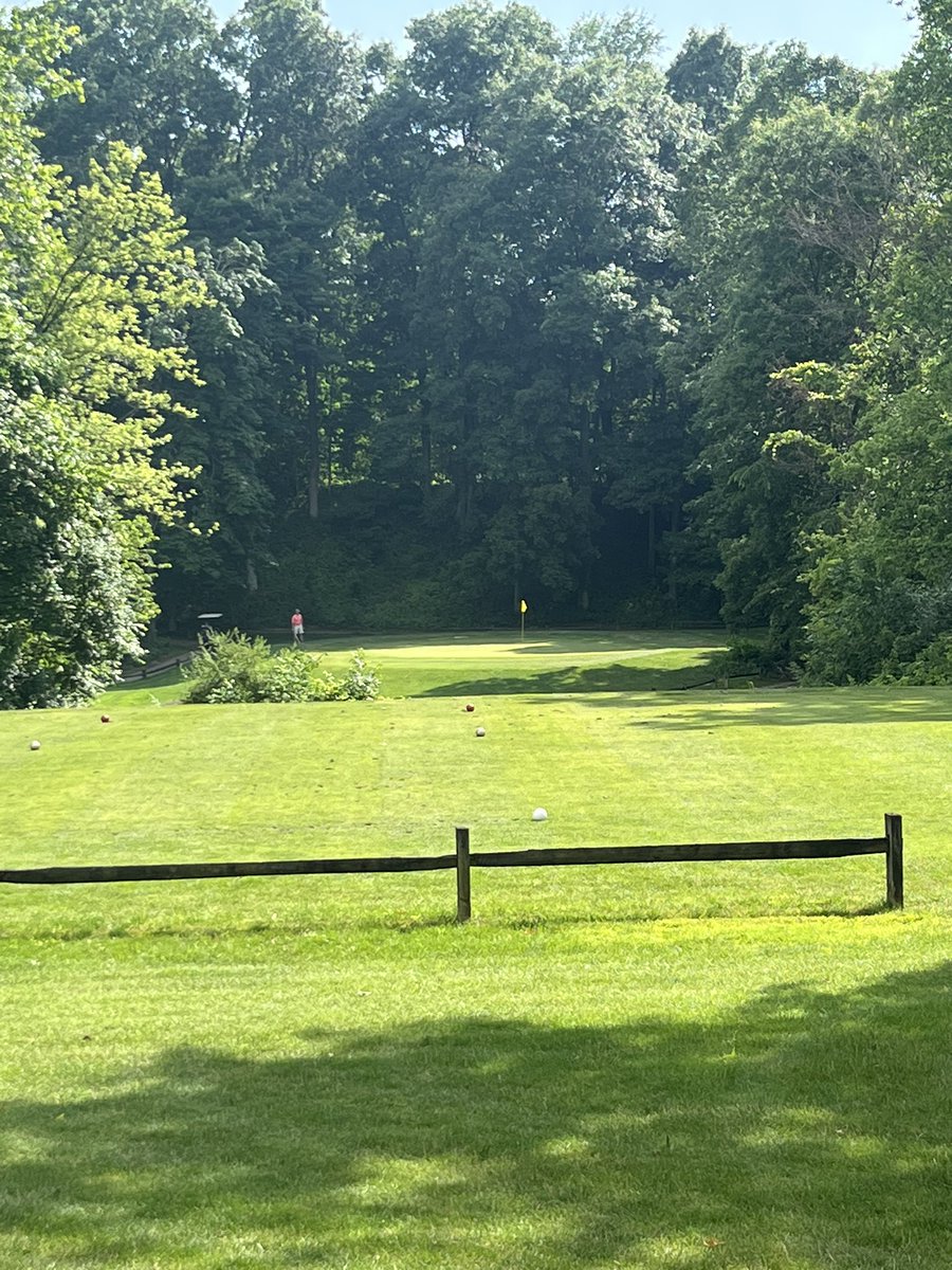 Tflare4's tweet photo. @CP_XXXIII Like I said, beautiful day for golf https://t.co/4CM66ztcPj