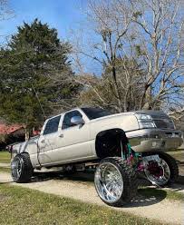 mxrob8's tweet photo. Just sitting in Alabama traffic looking at all the window lickers that drive one of these. https://t.co/08Guvtc24I