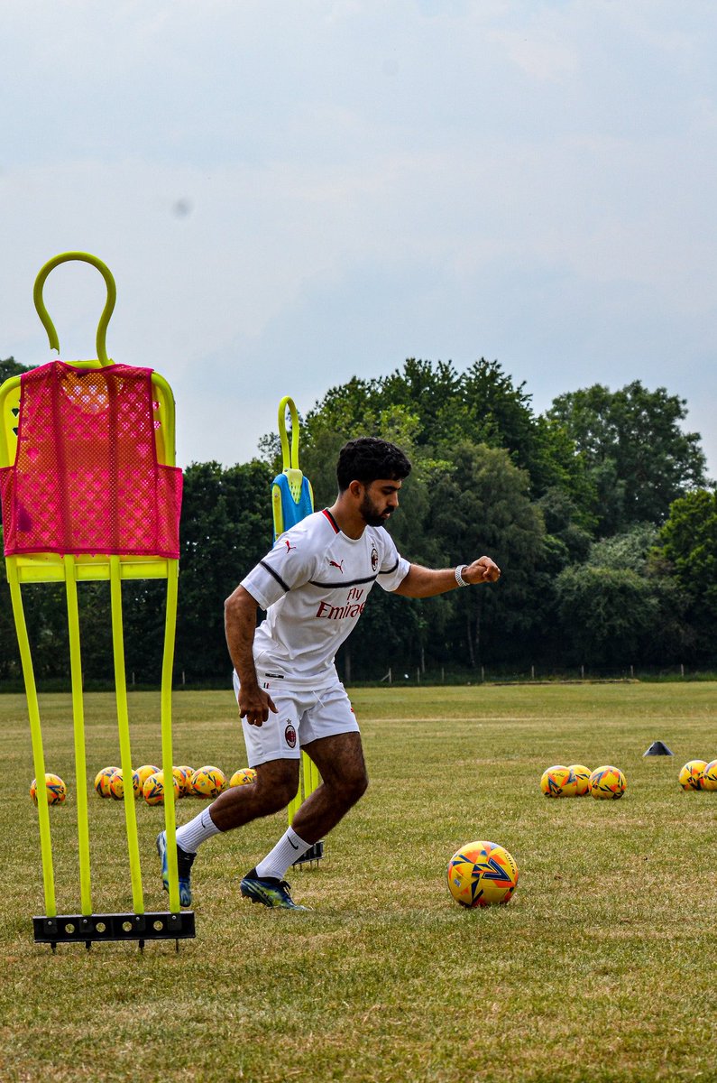 Luke_Jonesy97's tweet photo. Dilan Markanday ⚡️ Top work with Dilan this summer. Looking forward to seeing him perform this season. A serious wizard with the ball! #DilanMarkanday #BlackburnRovers #OFFSZN https://t.co/VcjaPp2rtp