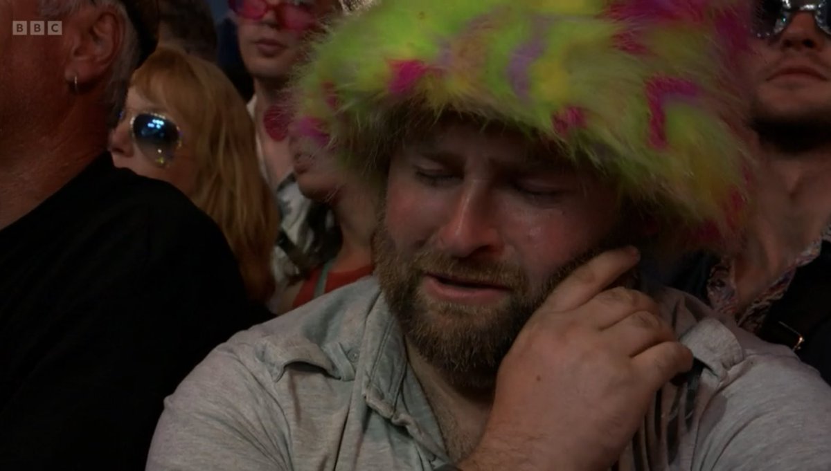alcanlin's tweet photo. Totes emosh 
#Glasto #Glastonbury #Elton #EltonJohn https://t.co/2xECtEIbFC