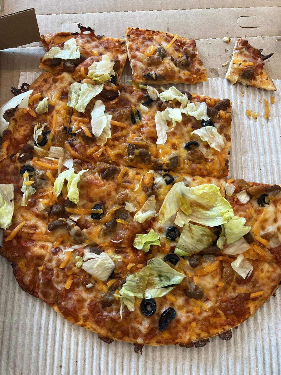HartTroy's tweet photo. @caseysgenstore Seriously?  2nd time we have received taco pizza that is a shell of what we actually ordered.  Your our favorite pizza.  Please give us confidence this won’t happen again. https://t.co/bxFwBoLLJb