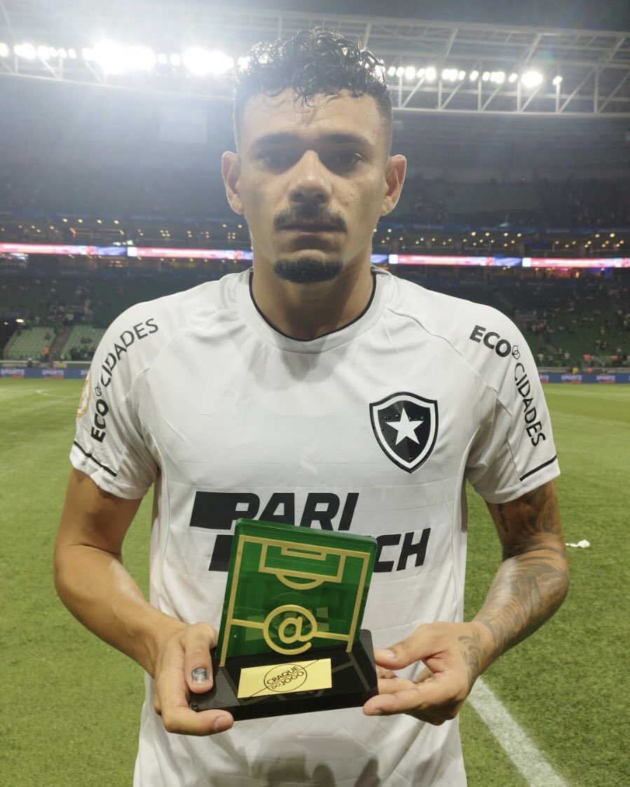 Botafogo's tweet photo. TIQUINHO, VOCÊ JOGA DEMAIS! CRAQUE! 👏🏾🔥 #VamosBOTAFOGO https://t.co/zTYT84czTh