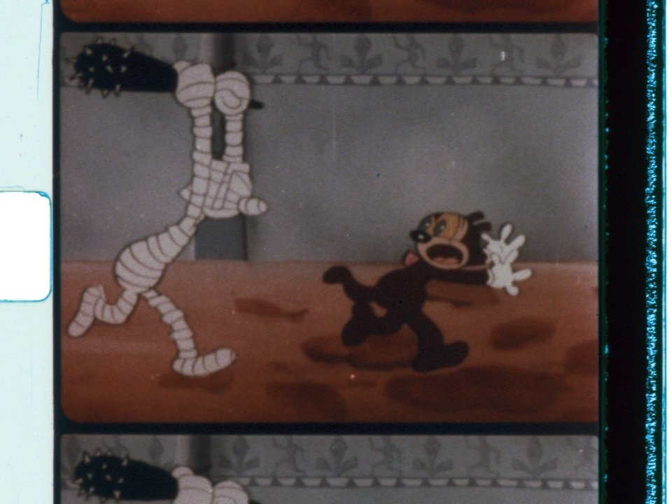 DairoScrewHead's tweet photo. Then we have a Super 8mm print of a colorized Krazy Kat, The Crystal Gazabo including a 70's soundtrack though most of the film with the original track mixed in.
Print itself was red faded but they still managed to get most of the color.

Check it out here https://t.co/HlFwWTJaEi https://t.co/ZRnIfxbA7B