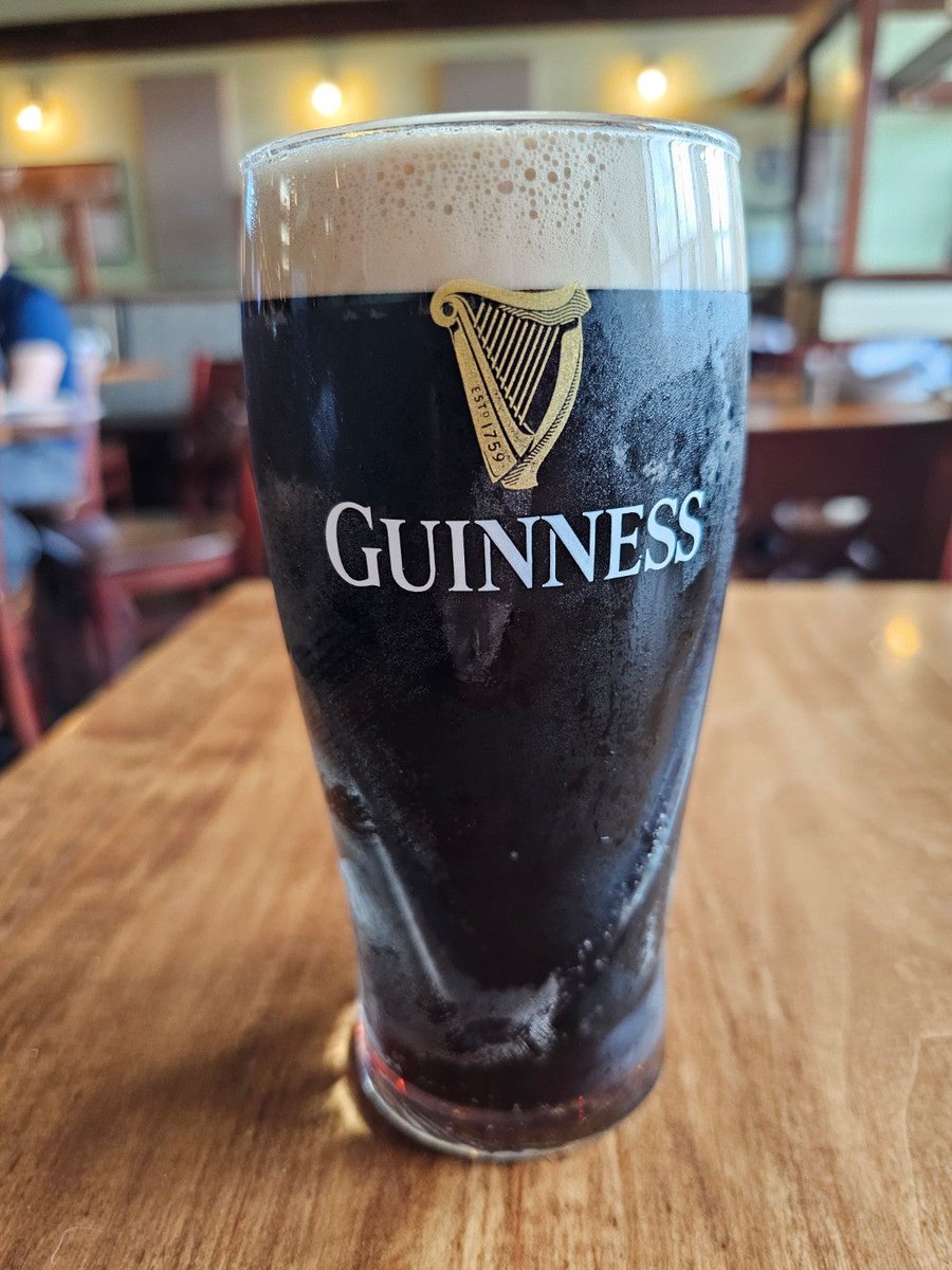 jmafisher's tweet photo. Having Reuben won tons in a very trendy type Irish pub that serves Guinness in a frosted glass and corned beef tacos.  Goofy (@ Harp &amp; Fiddle in Park Ridge, IL) https://t.co/PDkedxOGOx https://t.co/5yj3QfLYkE