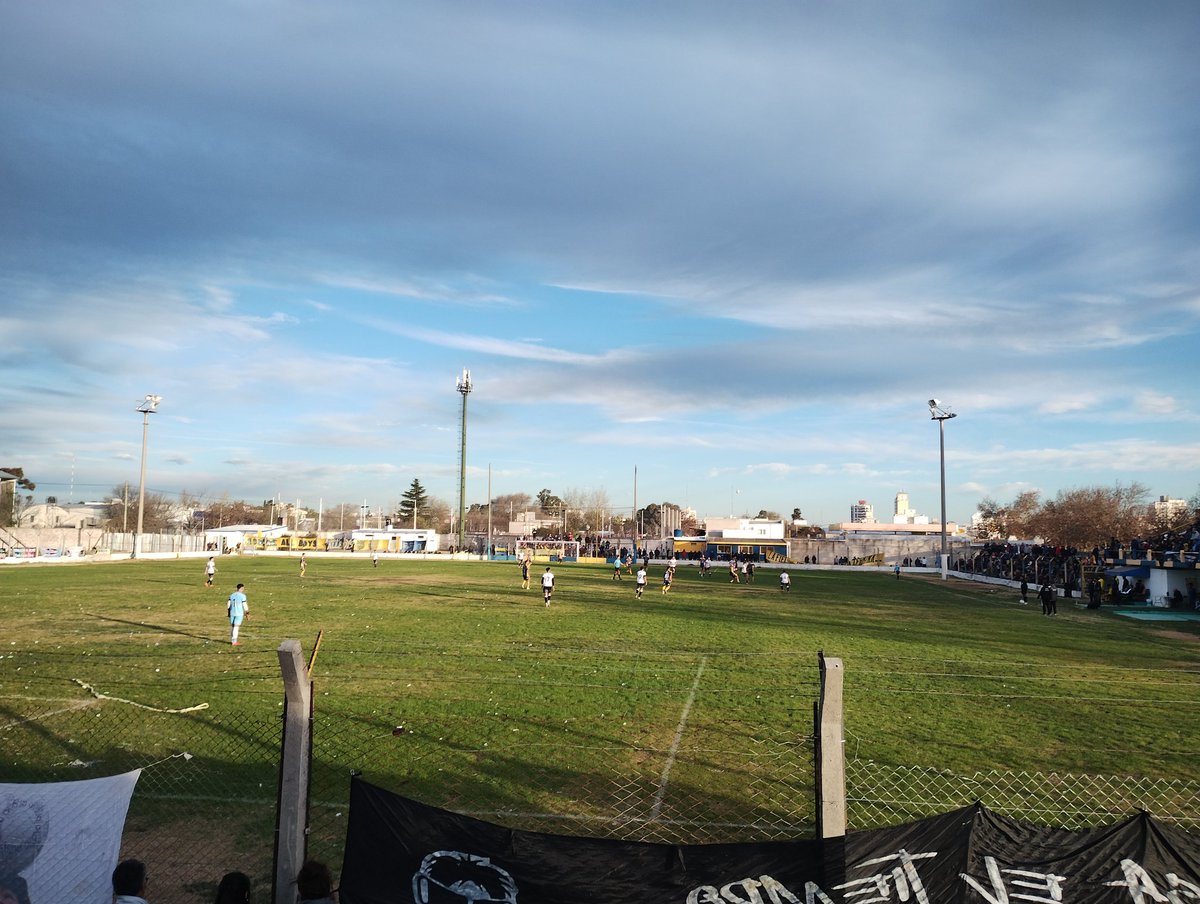 Final del juego. El local se llevó la victoria por 3 a 1. Santa Rosa mejoró y buscó todo el segundo tiempo pero no fue suficiente.