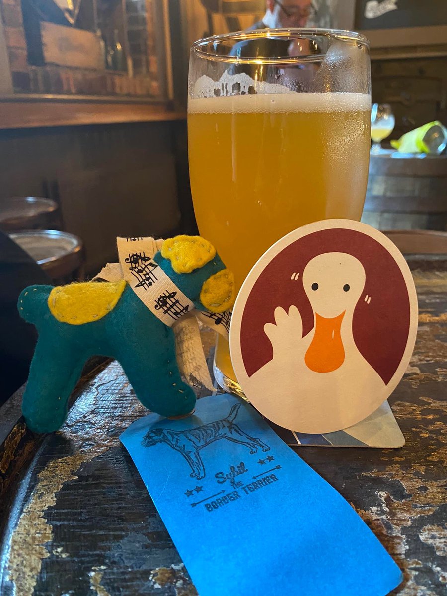 Love  The Wynd Craft Beers Sybils new friend . Looks like a fab  weekend Adele  & Ian  xxx
“#sybilontour having a drink in The Wobbly Duck #hounds4huntingtons  The Wynd Craft Beers 🍻” @wobblyduckncl  😀