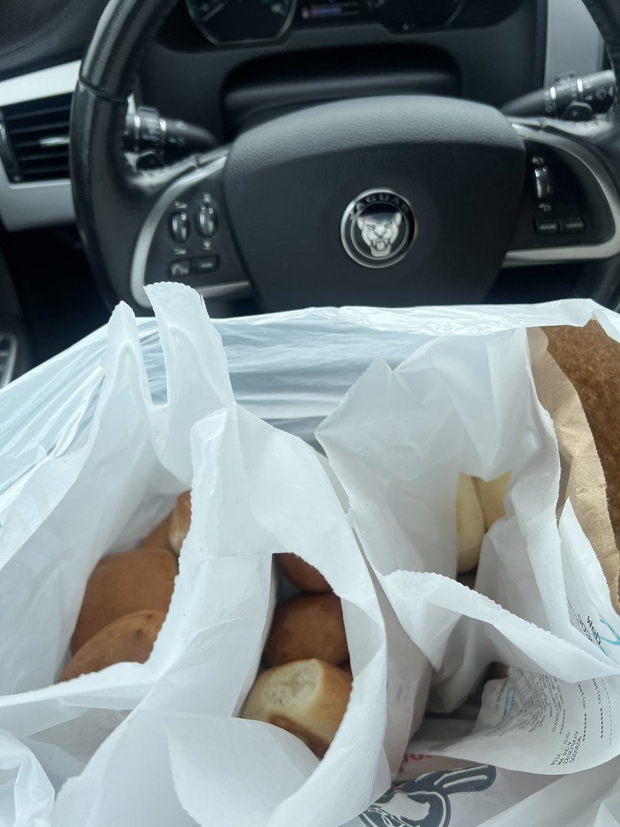 lunakimm's tweet photo. got so high we came to get bread from texas roadhouse https://t.co/ZdYKAG8XLU