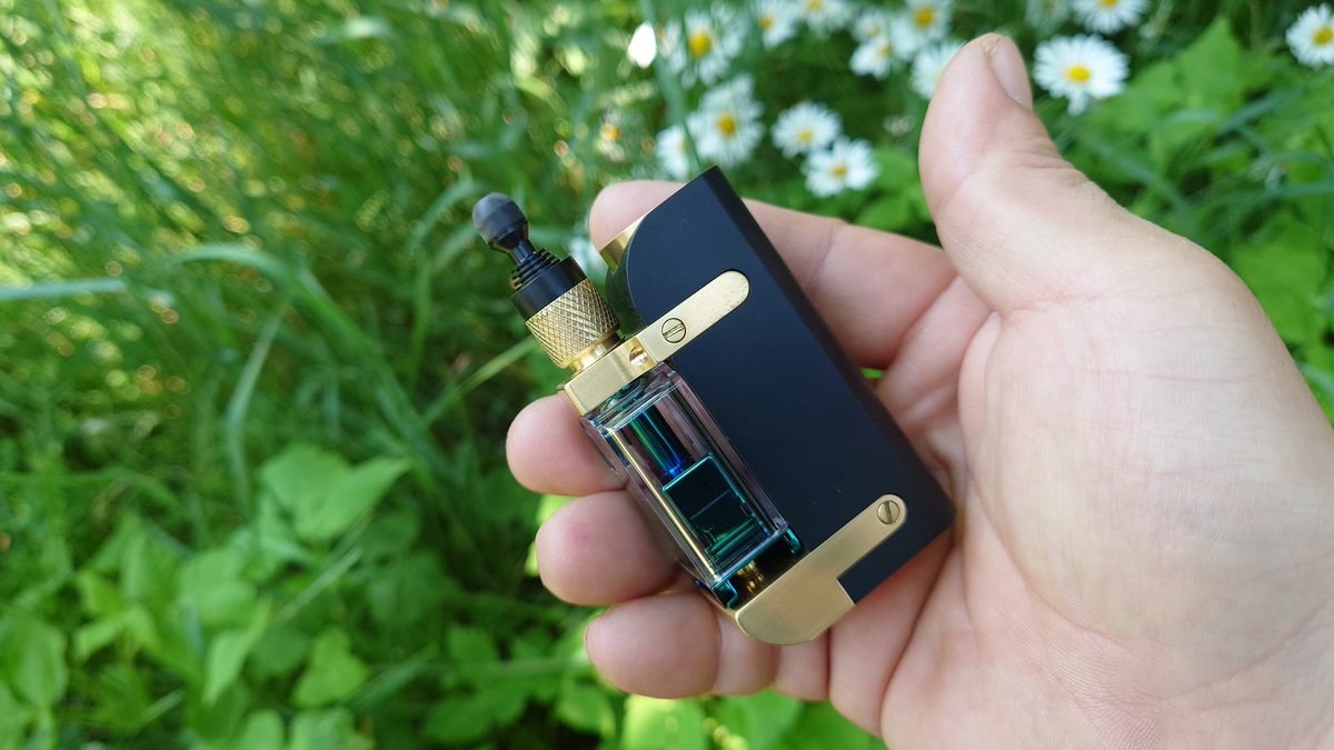 CebrjowHwScHCkj's tweet image. 皆さんおはよっチェ😆👍今週も宜しくご安全に🙇💦#GatubCrafts Rugged V2 MOD + #SuicideMods #etherrba +  #ジュマル丸  #VAPE #vape好きな人と繋がりたい #VAPE好きと繋がりたい #VAPE初心者  #Gatub