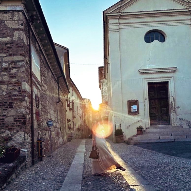 _la_elly's tweet photo. 𝑮𝒐𝒍𝒅𝒆𝒏 𝒉𝒐𝒖𝒓𝒔 
•
•
•
#cellamonte #piemontedascoprire #GoldenHour https://t.co/RIilrZWUTn